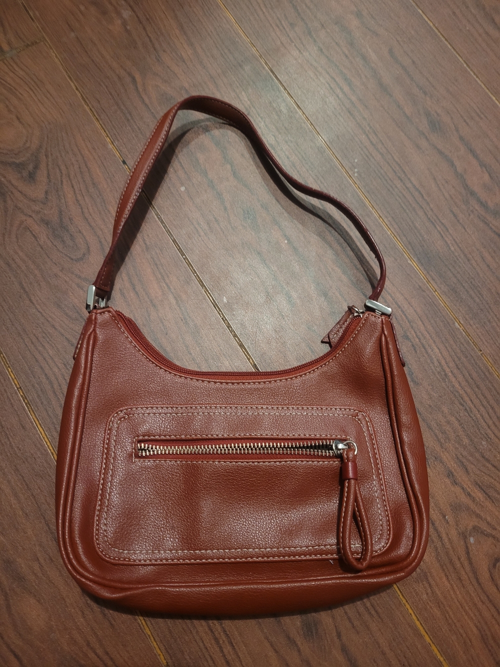 Sleek Red Leather-Effect Shoulder Bag with Front Zip Pocket